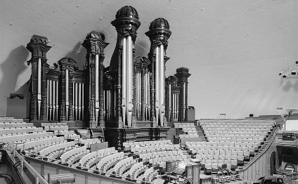 Choir Loft, Console, and Organ