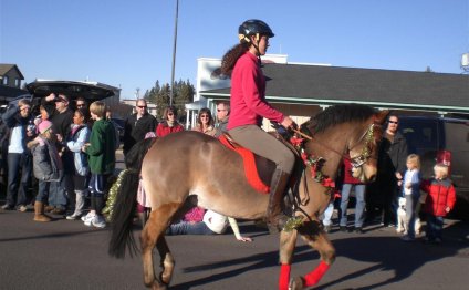 Sisters Christmas Parade