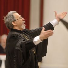 Archpriest Kiril Popov conducts his work Come Ye, We'll Bow (photo: Vladimir Postnov) Archpriest Kiril Popov conducts his work Come Ye, We'll Bow (photo: Vladimir Pos