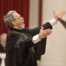 Archpriest Kiril Popov conducts his work Come Ye, We'll Bow (photo: Vladimir Pos